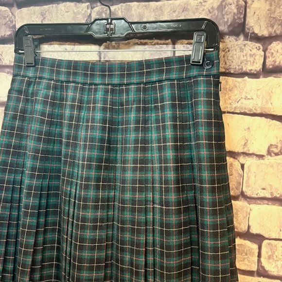 Viyella Vintage Navy, Green & Red Plaid Wool Pleated Skirt Size 12 - Picture 3 of 9